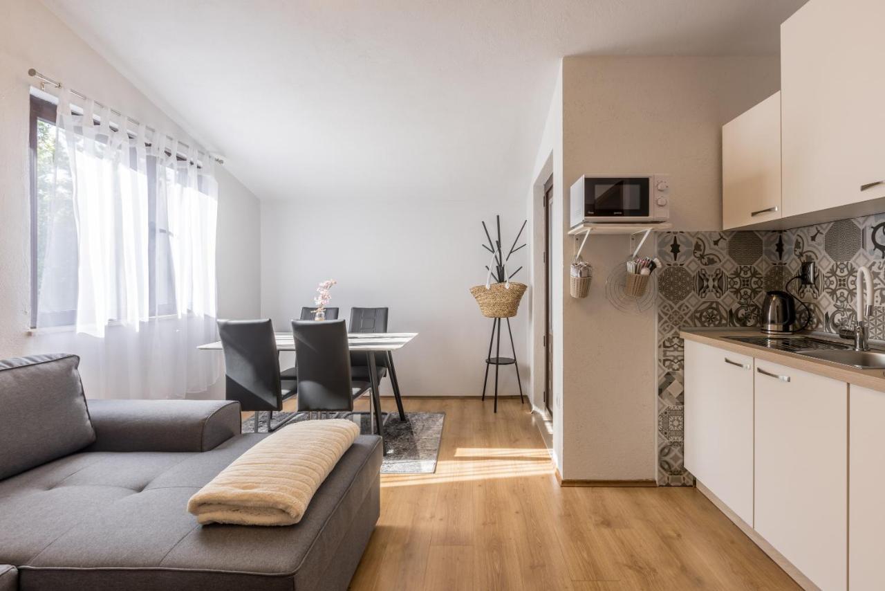 Apartment Lamaro Kaštela Esterno foto